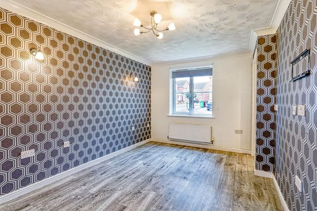 2 Lathkill Court, Chesterfield photo 3