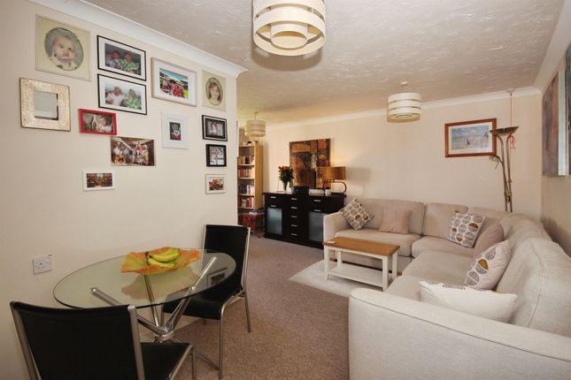 Apartment 19, Montgomery Court, Coventry Road, Warwick photo 3