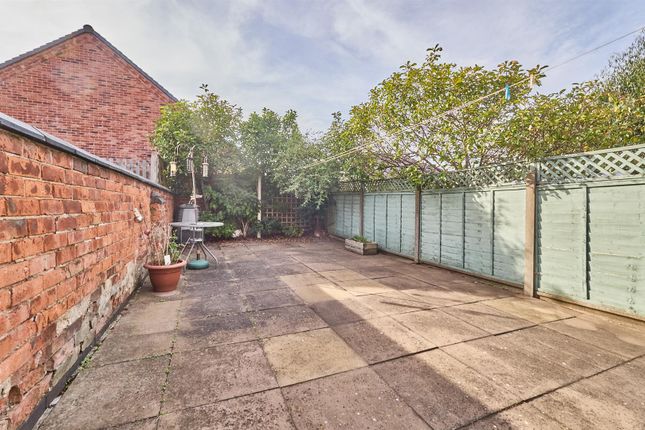 17, Highfields Road, Hinckley photo 4