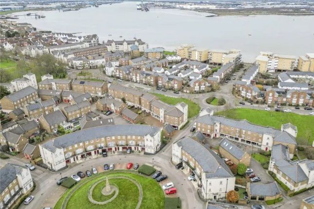22, Liverymen Walk, Greenhithe photo 2