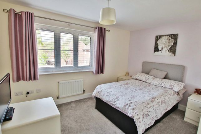 End terrace house for sale in Nathaniel Close, Sarisbury Green, Southampton