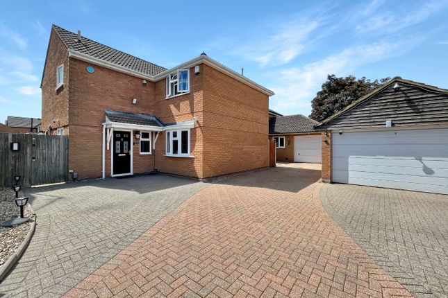 5-bed house on 2A, Sheringham Close, Luton, £525,000