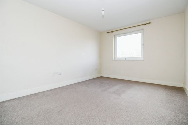 7 Great Ormes House, Ferry Court, CARDIFF photo 3
