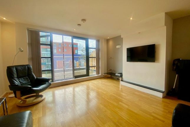 Thumbnail Flat to rent in Kennington Lane, London