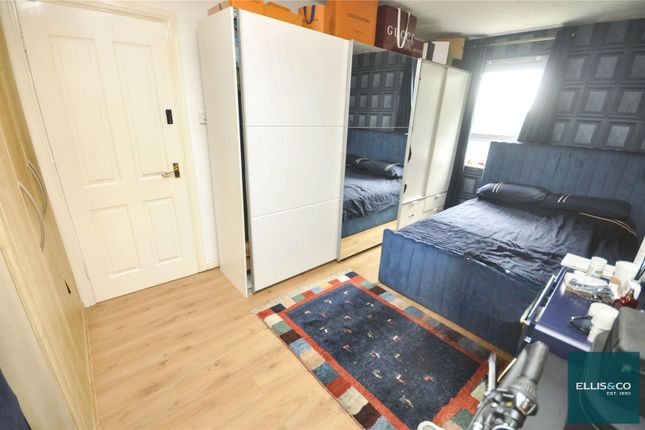 Flat 17, Wincanton Court, 17, Martock Gardens, Friern Barnet photo 2