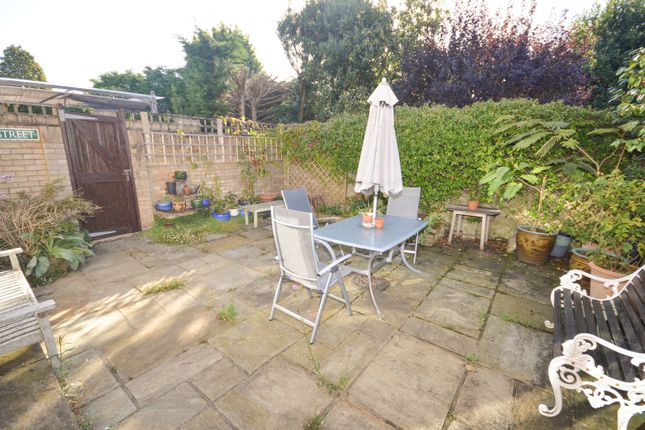 12, Courtenay Place, Lymington photo 4