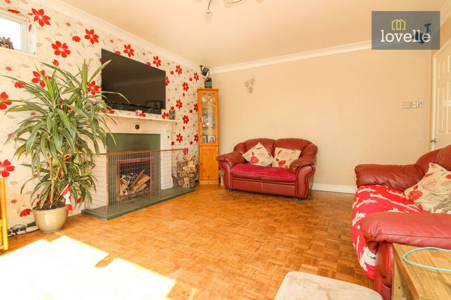 37 Charles Avenue, Louth photo 4