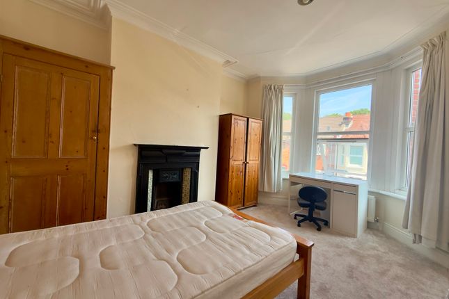 25, Southampton photo 5