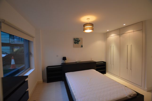 Apt 104, Leeds photo 2