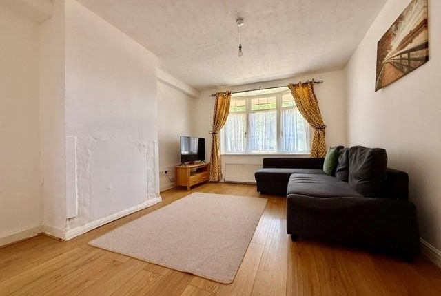 3, Shrewton Walk, Swindon photo 3