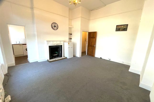 Flat 2, Oakcroft, 23, Somertrees Avenue, LONDON photo 3