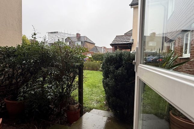 31 Potters Court, Darkes Lane, Potters Bar photo 4