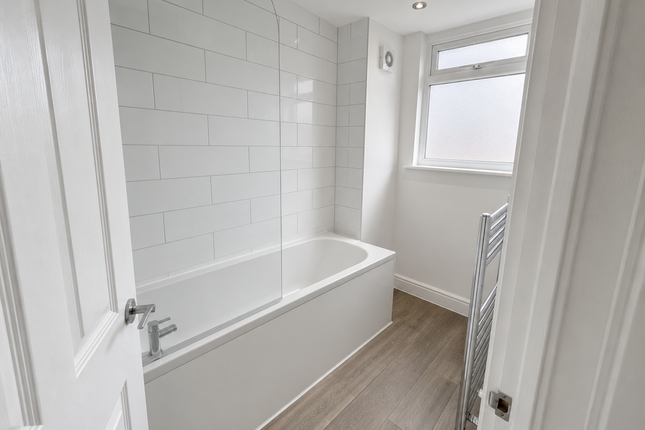 353a, Vicarage Farm Road, Hounslow photo 5