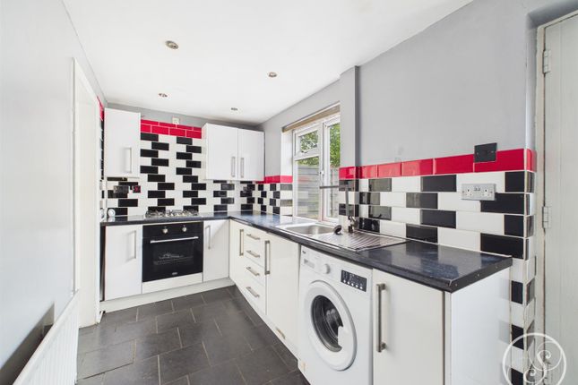 26, Wykebeck Road, Leeds photo 2