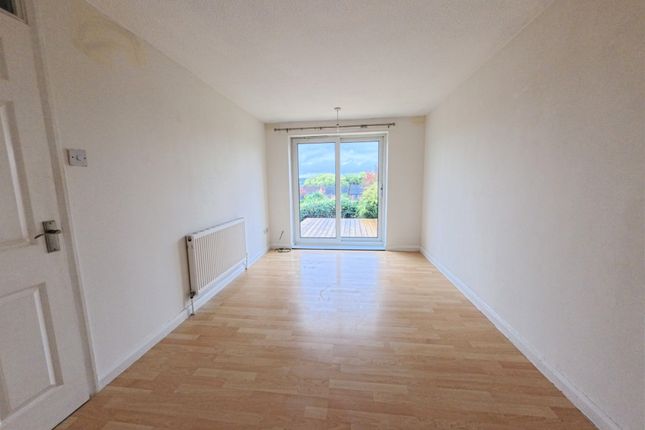 Erica Drive, Alfreton photo 5