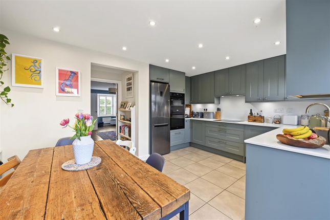 Probyn Close, Kimpton photo 3