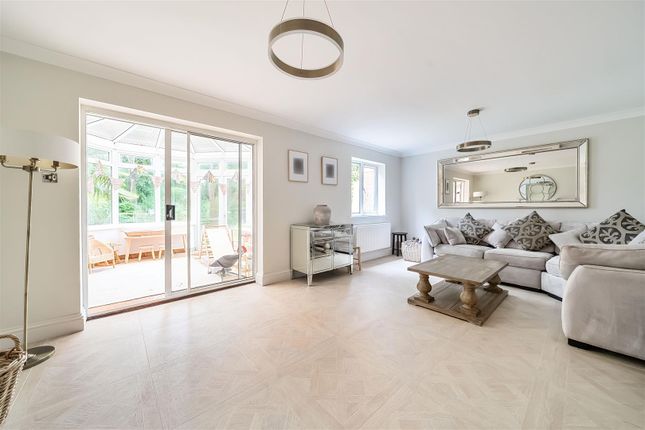 11, Edgbarrow Rise, Sandhurst photo 3