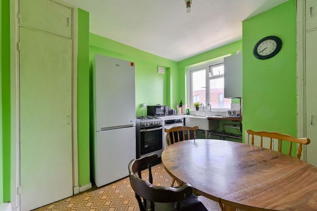Lindsay Court, Battersea photo 3