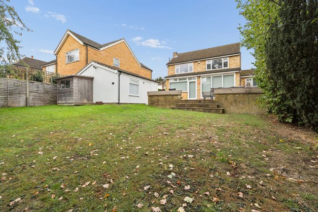 30 Woodfield Rise, Bushey photo 4