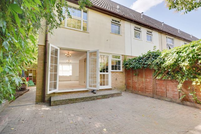 8, Blacksmith Way, Sawbridgeworth photo 3