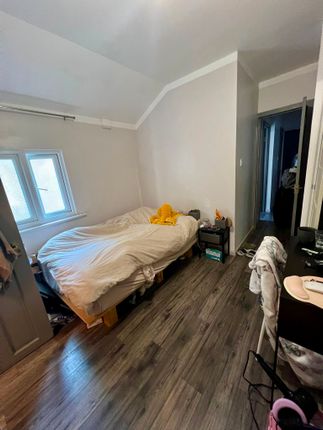 Room 3, 83 Trundleys Road, London photo 2