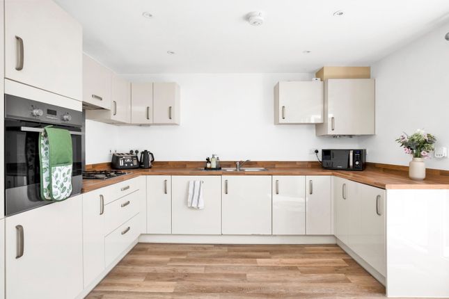 2, Webb Close, Bordon photo 3