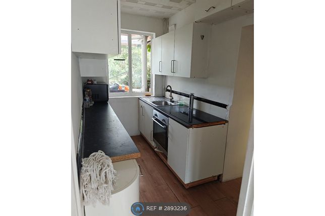 Redfern Avenue, Whitton, Hounslow photo 5