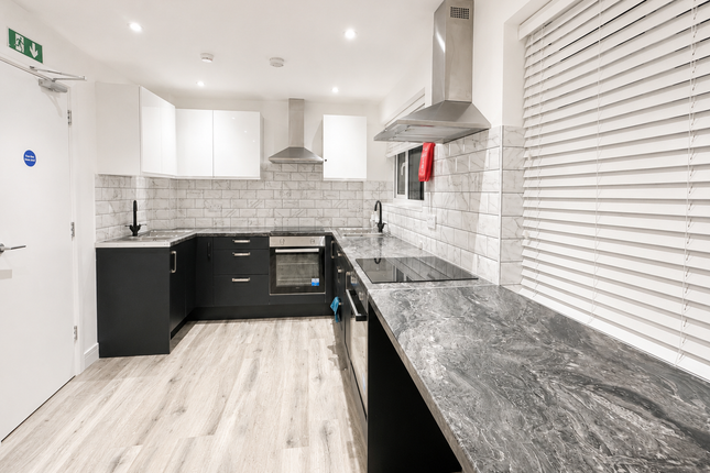 Room 3, Staines Road East, Sunbury-on-Thames photo 3