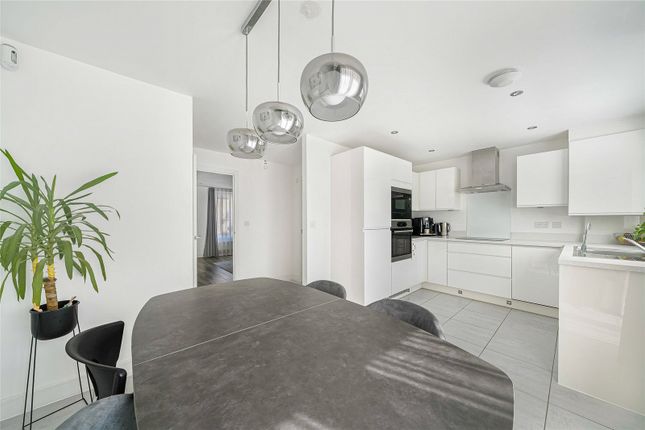 8, Ovens Road, Ebbsfleet Valley photo 3