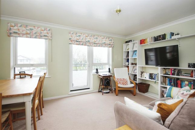 Flat to rent in Isis Court, Reading
