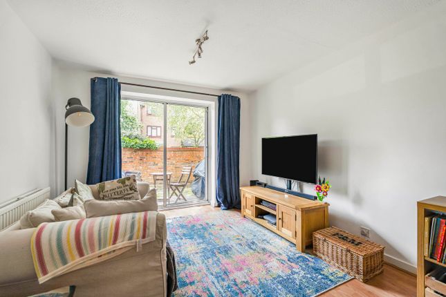 Roselle Court, Park View Road, Ealing photo 2