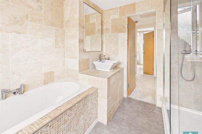 102, Capesthorne Drive, Shaw photo 4