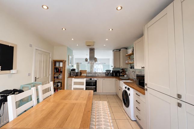 Ricardo Drive, Dursley photo 3