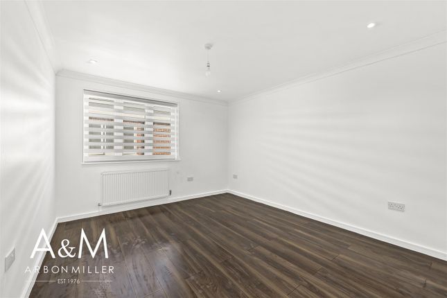 3, Annas Gardens, Romford photo 4