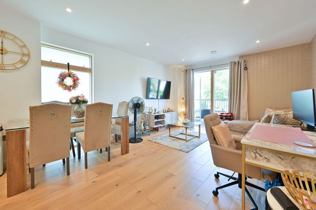 Oak Lodge, Watford photo 3