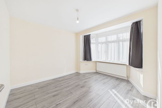 First Floor, 598 North Circular Road, London photo 2