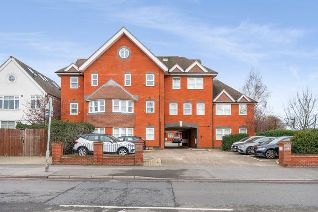 2-bed flat on Flat 8, St. Marks Court, 717, London Road, Sutton, £300,000