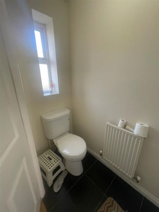 42, Hurworth Ave, Berkshire photo 4