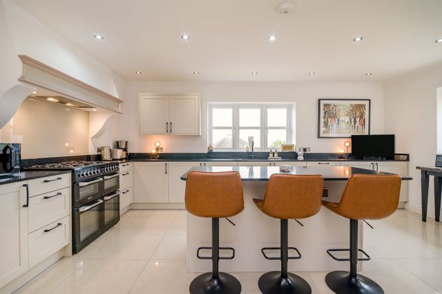 2, Little Oaks View, Rogerstone photo 3