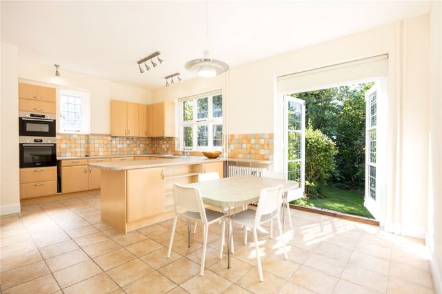 17, Westmead, London photo 4