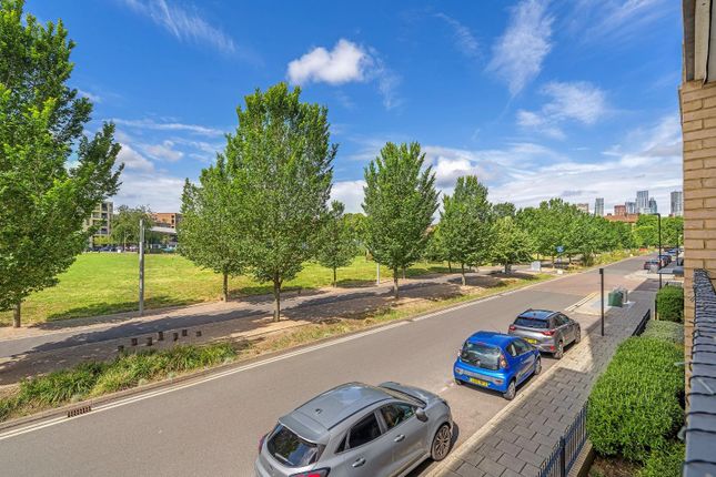 Flat 4, 8, Henry Road, London photo 4