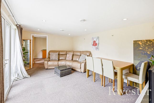 2, Rochefort Drive, Rochford photo 4