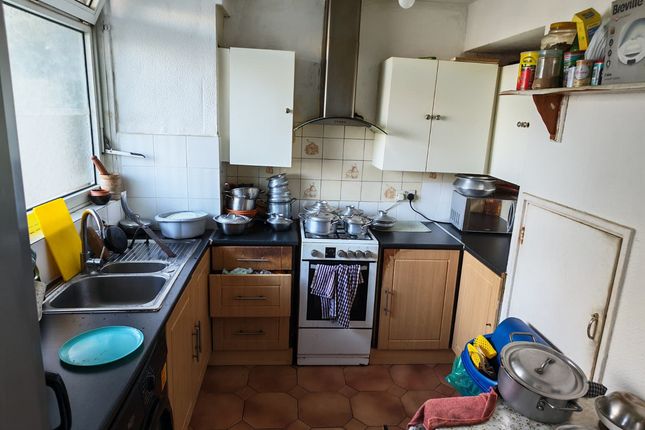 38, Wyllen Close, London photo 2