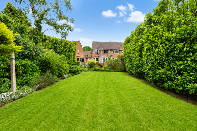 7, Whitehouse Way, Iver photo 3
