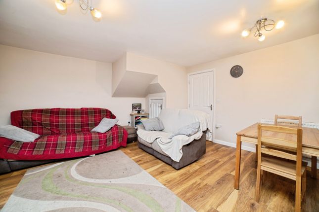 51, Brandon Walk, Nottinghamshire photo 3