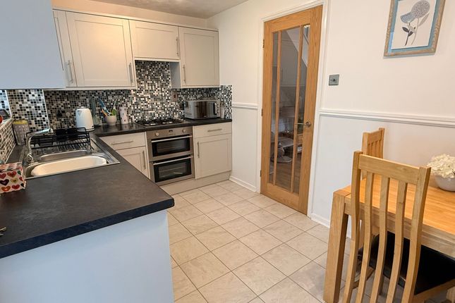 25 Hazeldene Road, Leicester photo 3