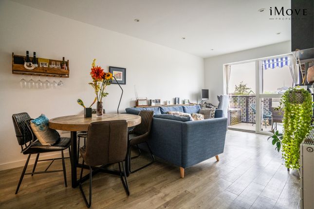 Flat for sale in 11 Station Approach, London