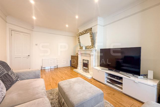 114, Warwick Avenue, Edgware photo 4