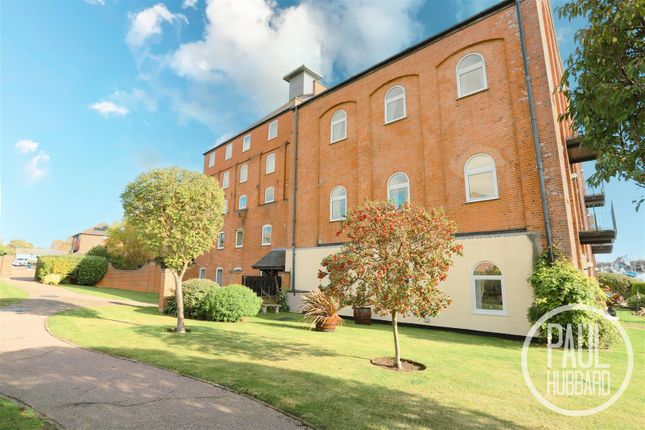 2-bed flat on Swonnells Walk, Lowestoft, £430,000