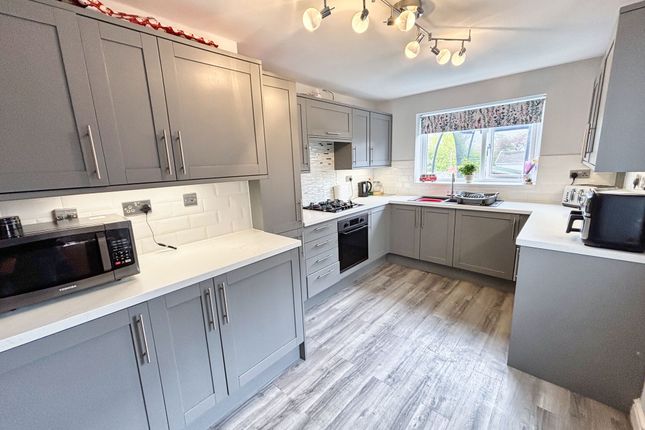 71 Heol Fach, Bridgend photo 4
